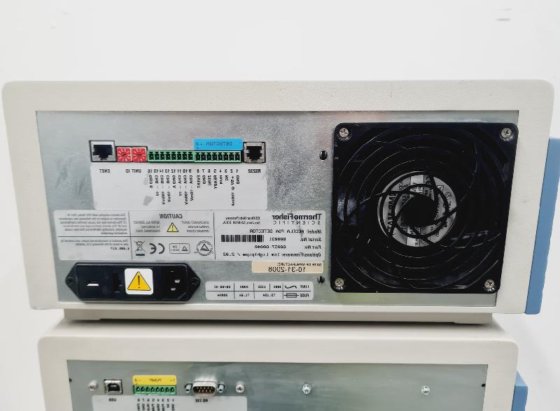 サーモ・フィッシャー アッセラ HPLCシステム 自動サンプラー付き、