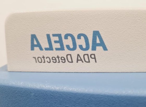 サーモ・フィッシャー アッセラ HPLCシステム 自動サンプラー付き、