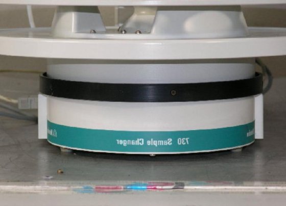 瑞士万通 730 型自动进样器,配备 759 型机械臂