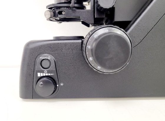 尼康 Eclipse Ni-U 显微镜，带 6x