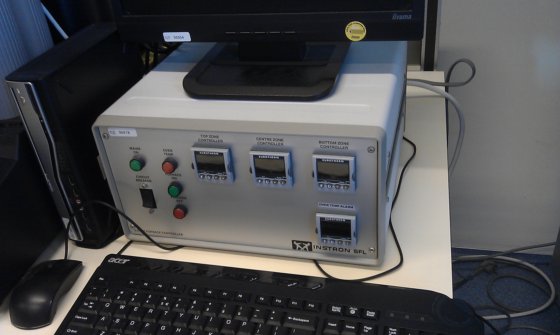 インストロン 5565 A