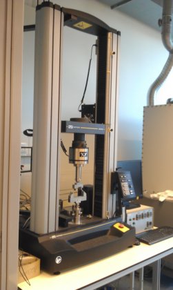 インストロン 5565 A