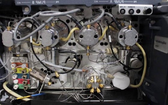 Waters Acquity UPLCバイナリーソルベントマネージャーWaters A