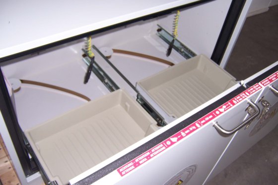 Asecos 下部溶剂柜。