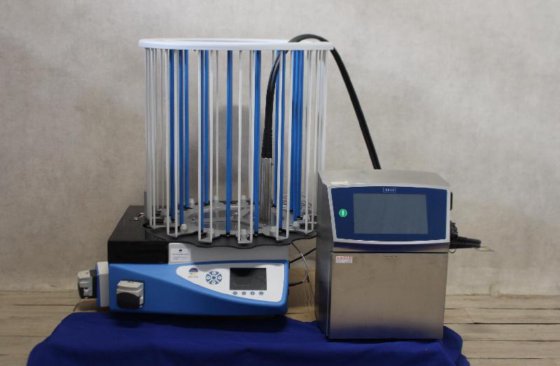 生物梅里埃 APS One 自动倒板机和 Stac