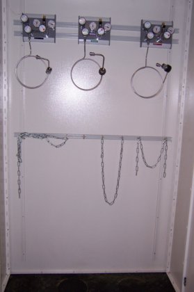 デュッパータール ガスボンベ棚