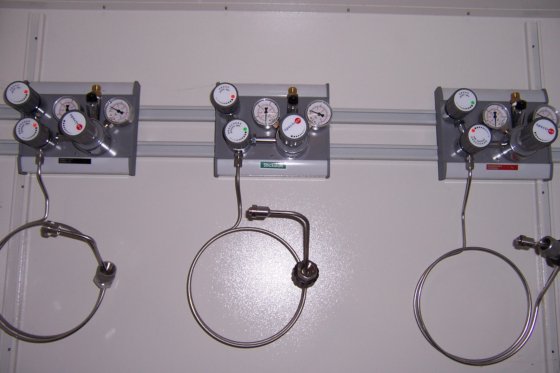 デュッパータール ガスボンベ棚