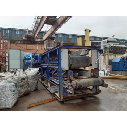 Sorting system for bulk material