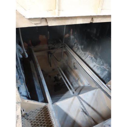 Sandblasting machine with turntable and