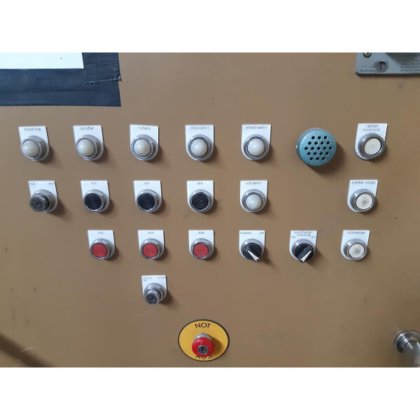 Sandblasting machine with turntable and