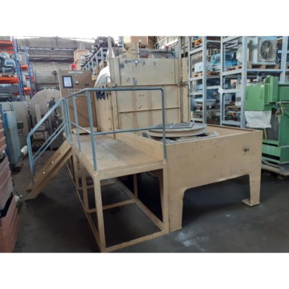 Sandblasting machine with turntable and