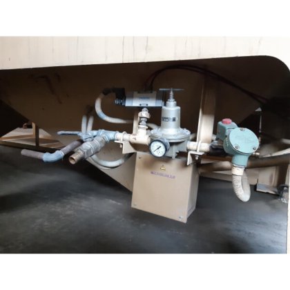 Sandblasting machine with turntable and