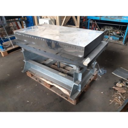 Assembly table cooled cooling table