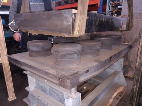 Assembly table cooled cooling table