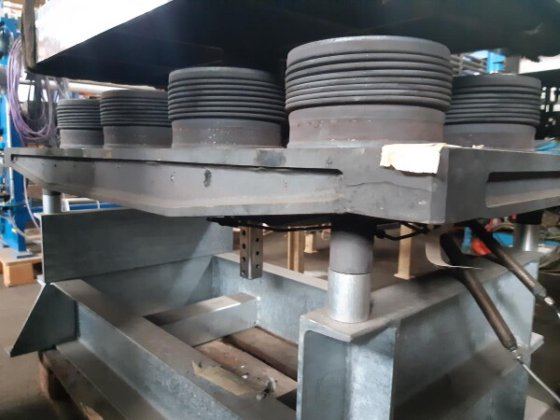 Assembly table cooled cooling table