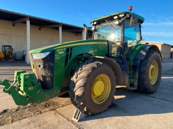 John Deere 8335 R /