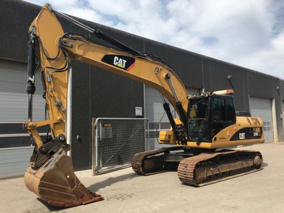 2007 CAT 324D