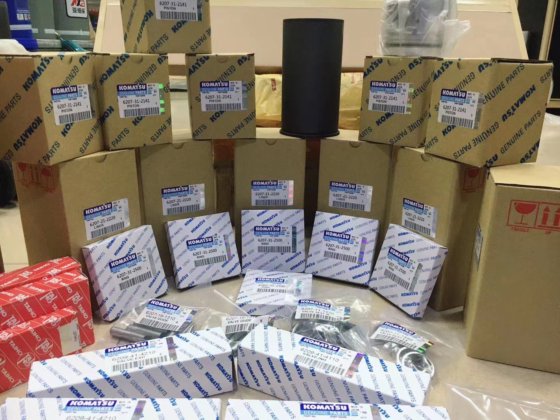 コマツエンジンアッシー＆パーツ