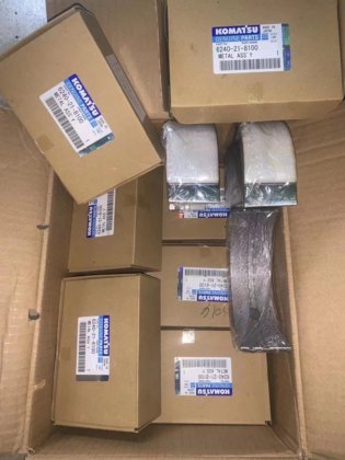 コマツエンジンアッシー＆パーツ