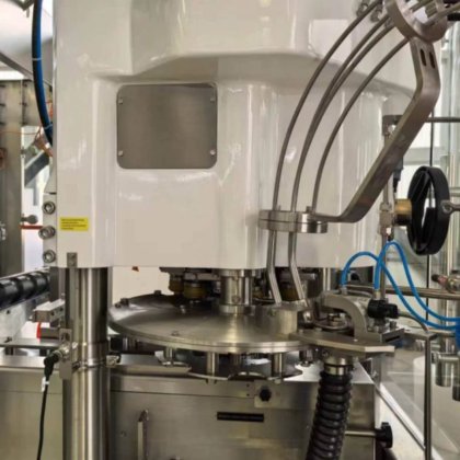 用于高效饮料生产的 60-8 高速啤酒罐灌装和封口机