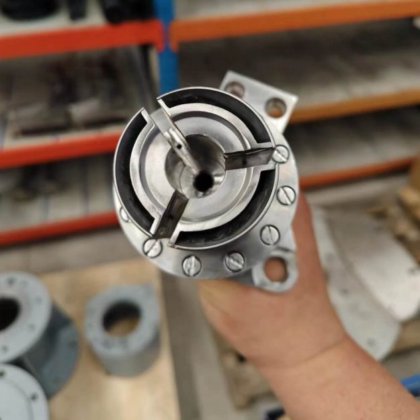 用于高效饮料生产的 60-8 高速啤酒罐灌装和封口机