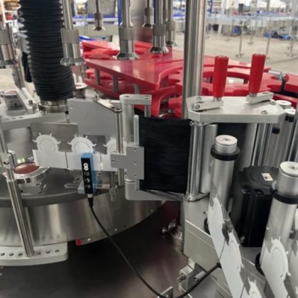 三面贴自动贴标机