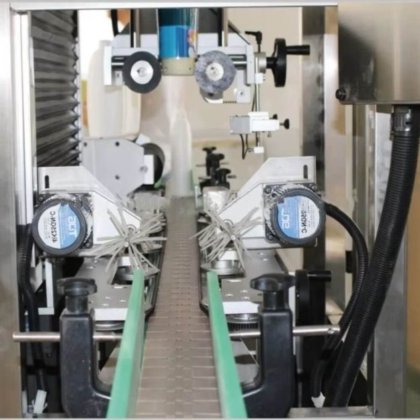 酸奶杯套管贴标机 - 高效准确的贴标解决方案