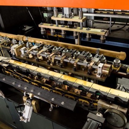 6 腔 PET 瓶自动吹瓶机