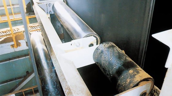 垂直ベルトコンベヤ 運搬機械