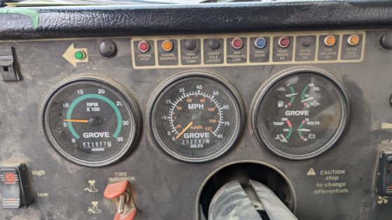 2003 Grove TMS900E