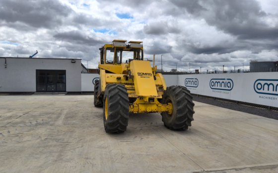 2011 Bomag MPH 122