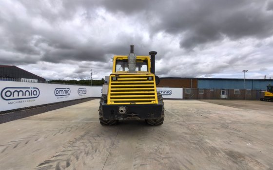 2011 Bomag MPH 122