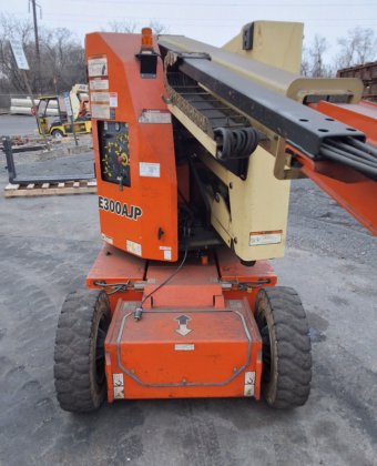 2015 JLG E300AJP