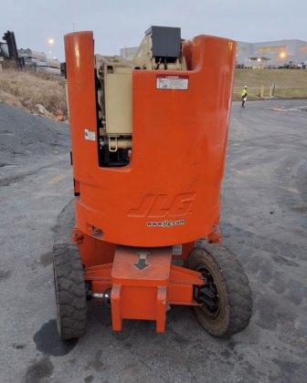 2015 JLG E300AJP