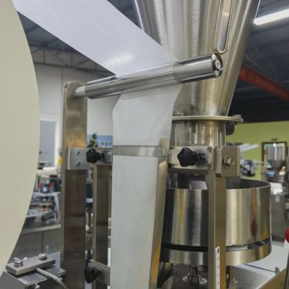 高効率ティーバッグ包装機、糸とタグで包装されたフィルターペーパー付きお茶