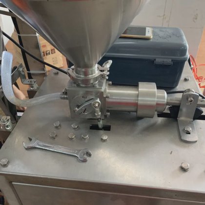 充填済みジュースジャムヨーグルト包装機価格