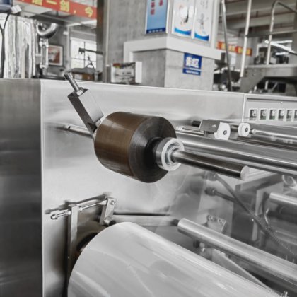 扑克盒、牙膏盒、香烟盒透明玻璃膜三维包装机