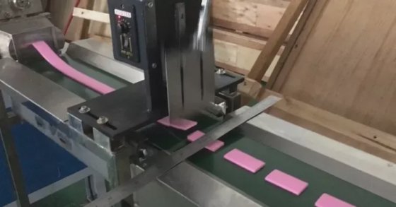 高速自动粘土塑泥儿童玩具包装机