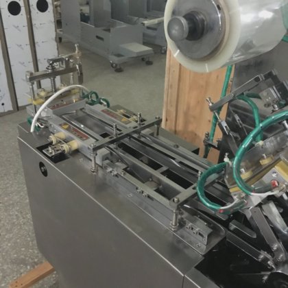 自動で簡単に開封できるティーボックスセロハン包装機