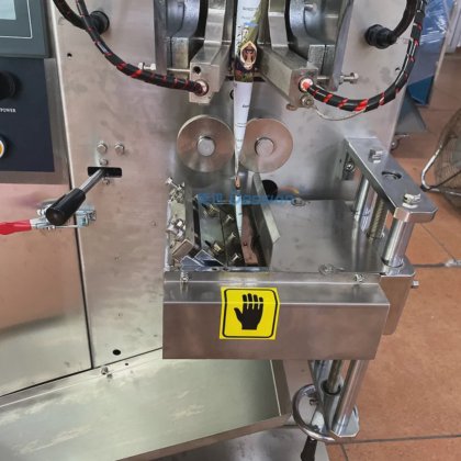 自動キャンディコーティングチョコレートピーナッツ豆ビニール袋顆粒食品用小型縦型包装機