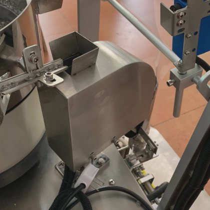 家具用金具ファスナー自動計数・梱包機