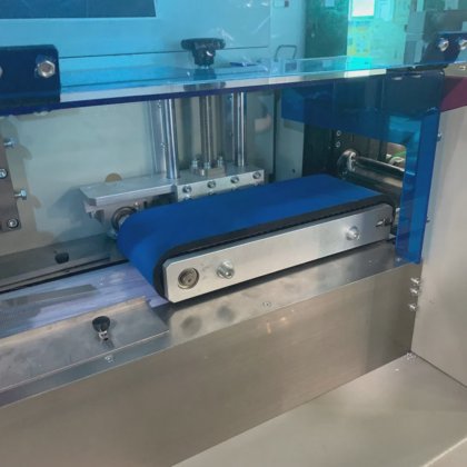 Macchina automatica per imballaggio a