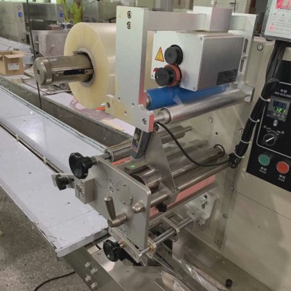 全自動水平ロリポップ棒給装着・包装機