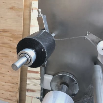 Dession自動透明膜三次元包装機（段ボール箱用）