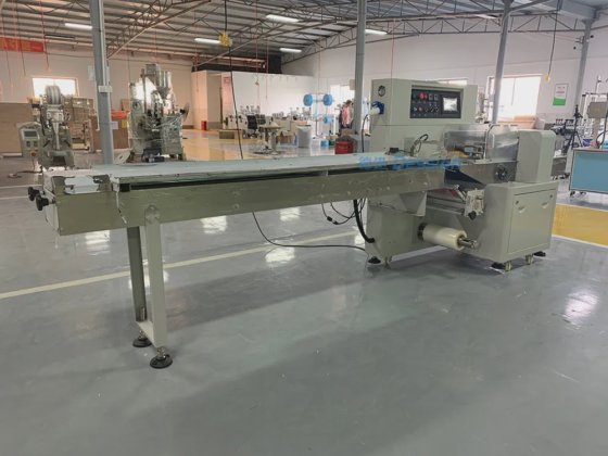 低价自动枕式袋面包包装机