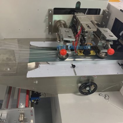 低价自动枕式袋面包包装机