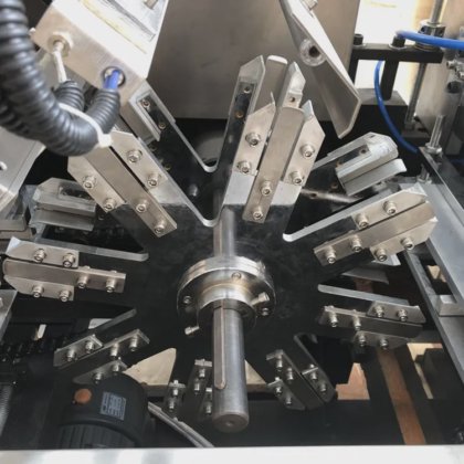 全自动小盒玻璃纸包装机，香水、口红透明膜包装机