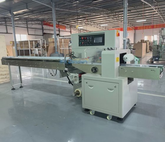 高速使い捨て医療用サージカル3層フェイスマスク包装機