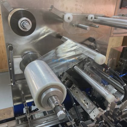 全自動小箱セロハン包装機、化粧品、スキンケア製品小箱透明フィルム包装機