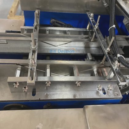 全自動小箱セロハン包装機、化粧品、スキンケア製品小箱透明フィルム包装機